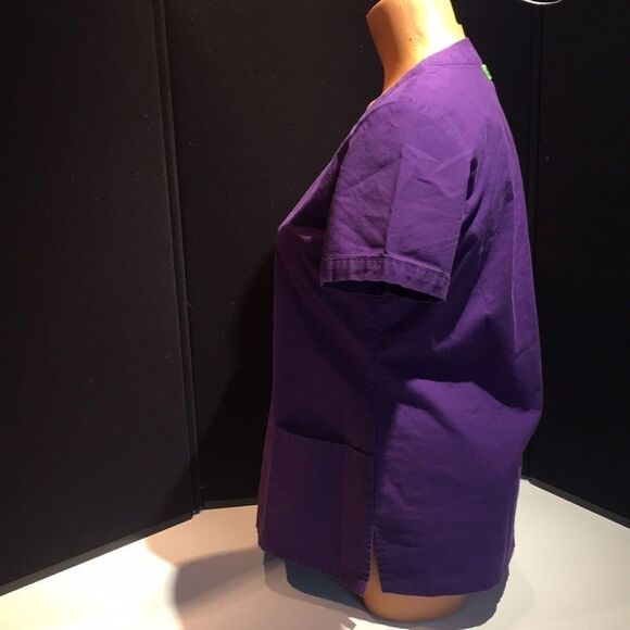 Crocs Purple Scrub Top Extra Small - Picture 7 of 13